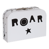 Detský kufrík s motívom leva a s nápisom ROAR z opačnej strany.